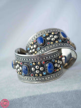 Cargar imagen en el visor de la galería, BRAZALETE KUCHI CON PIEDRAS DE UN COLOR - varios colores