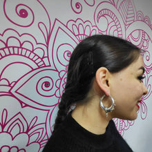 Cargar imagen en el visor de la galería, pendientes aro tribal pinchos plata